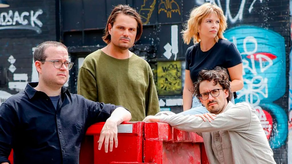 Los fundadores de 404 Media. De izquierda a derecha: Emanuel Maiberg, Jason Koebler, Joseph Cox y Samantha Cole. (SHARON ATTIA)