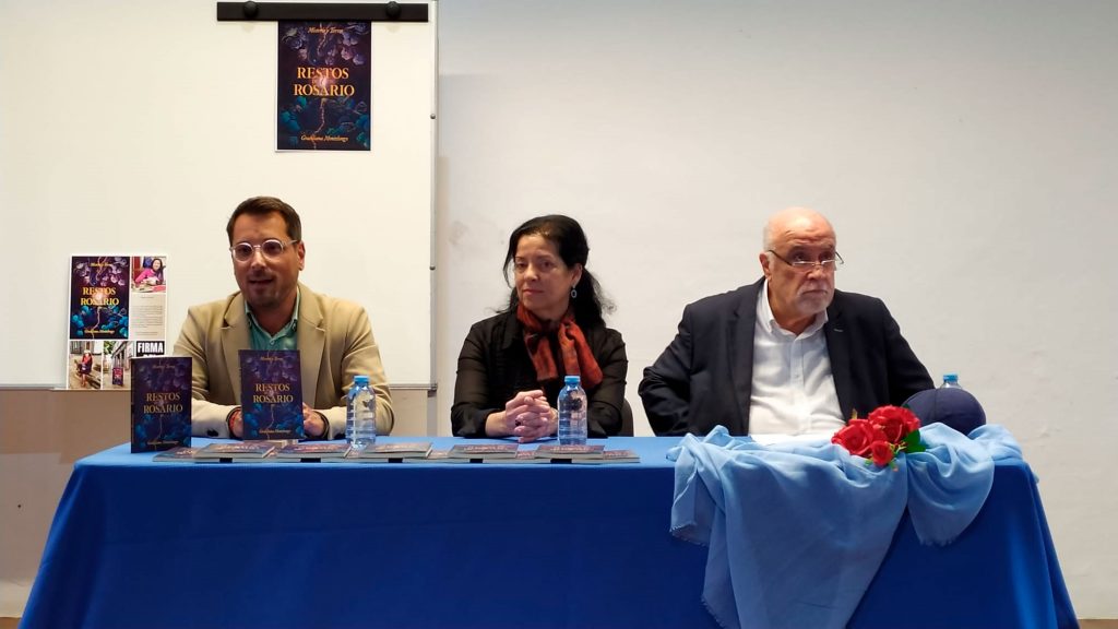Un momento del acto de presentación de ‘Restos de un rosario’.