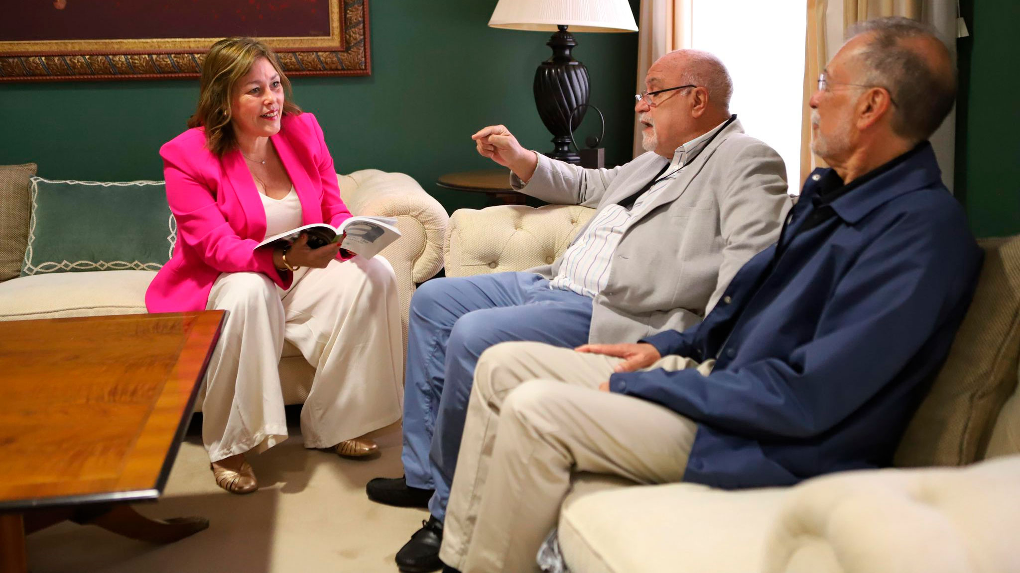 Astrid Pérez, Salvador García y Manuel Negrín, durante la reunión.