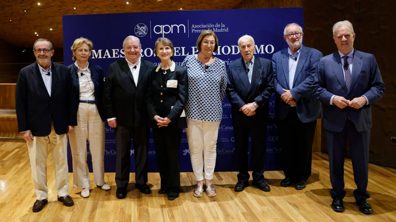 Varios de los protagonistas de la tercera temporada del pódcast ‘Maestros del Periodismo’. (M. BERROCAL / APM)