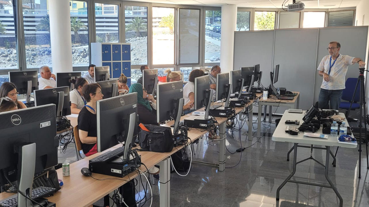 Enrique Hernández durante una de las sesiones del taller.