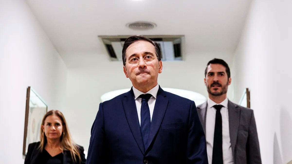 José Manuel Albares (c) junto a la secretaria de Estado para Iberoamérica, Susana Sumelzo (i), y el director de la OID, Antonio Asencio. (CARLOS LUJÁN / EUROPA PRESS)