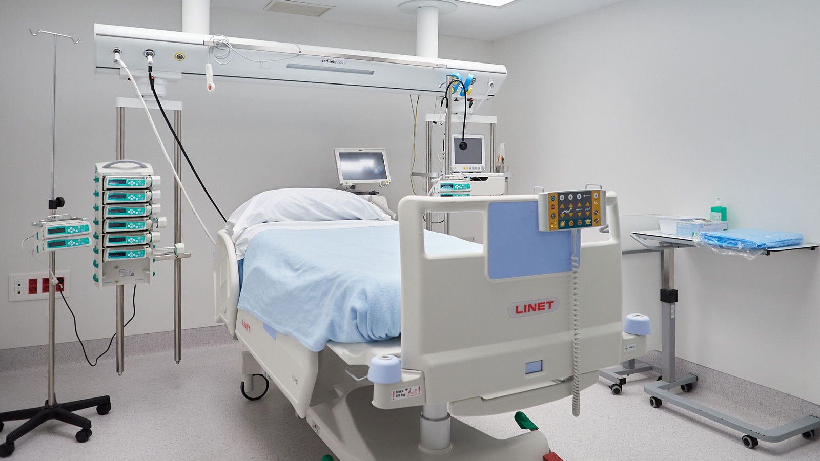 Cama de la nueva UCI de Hospiten Sur