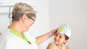 Enfermera con un niño