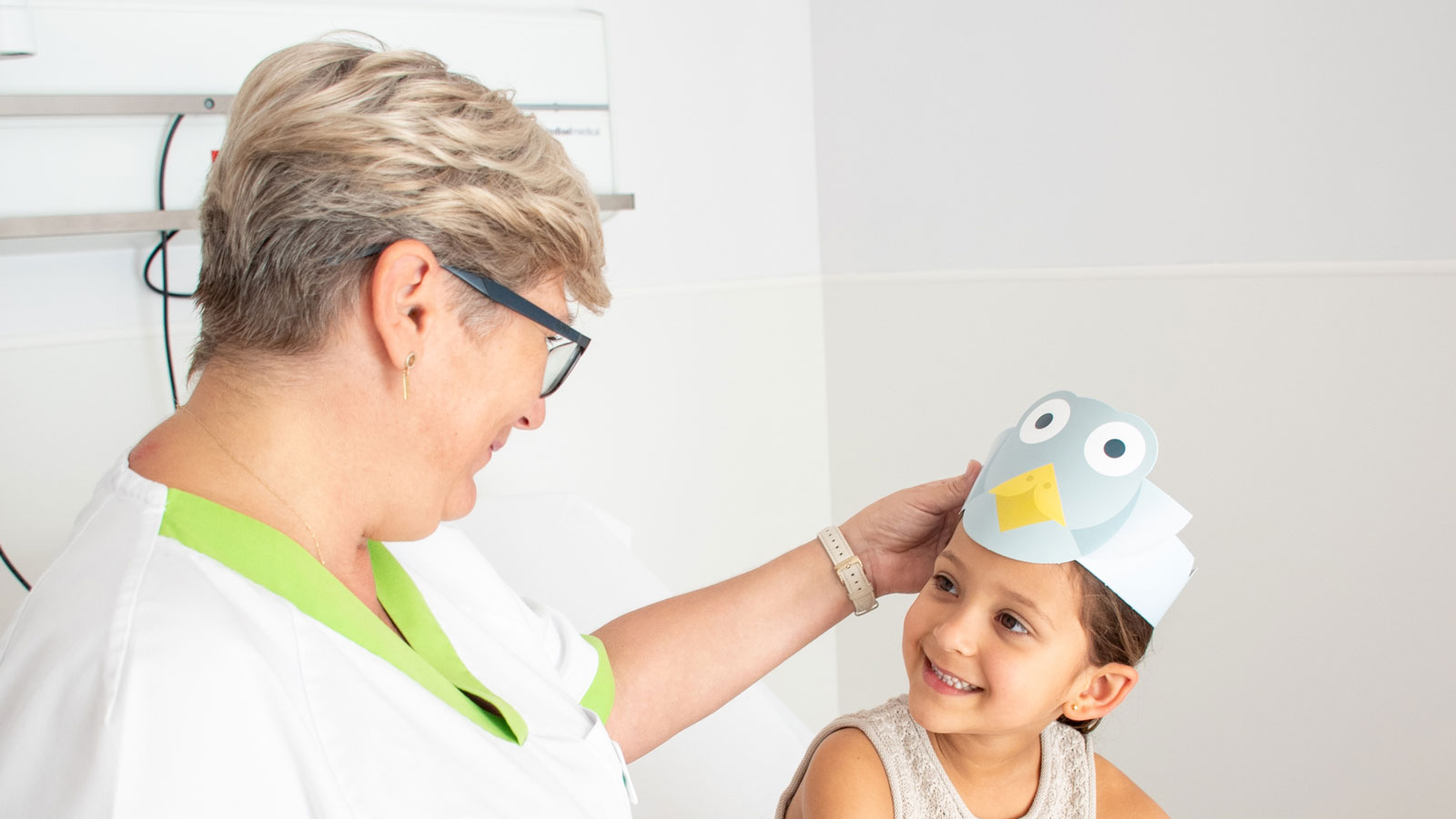 Enfermera con un niño