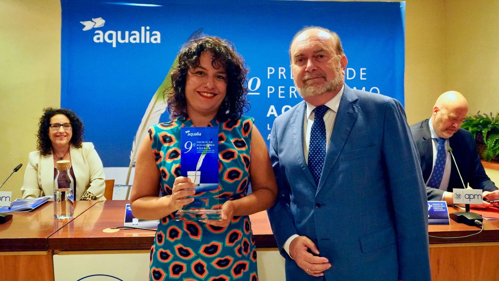 Vicky Luis junto a Luis Díaz, director de Aqualia España.