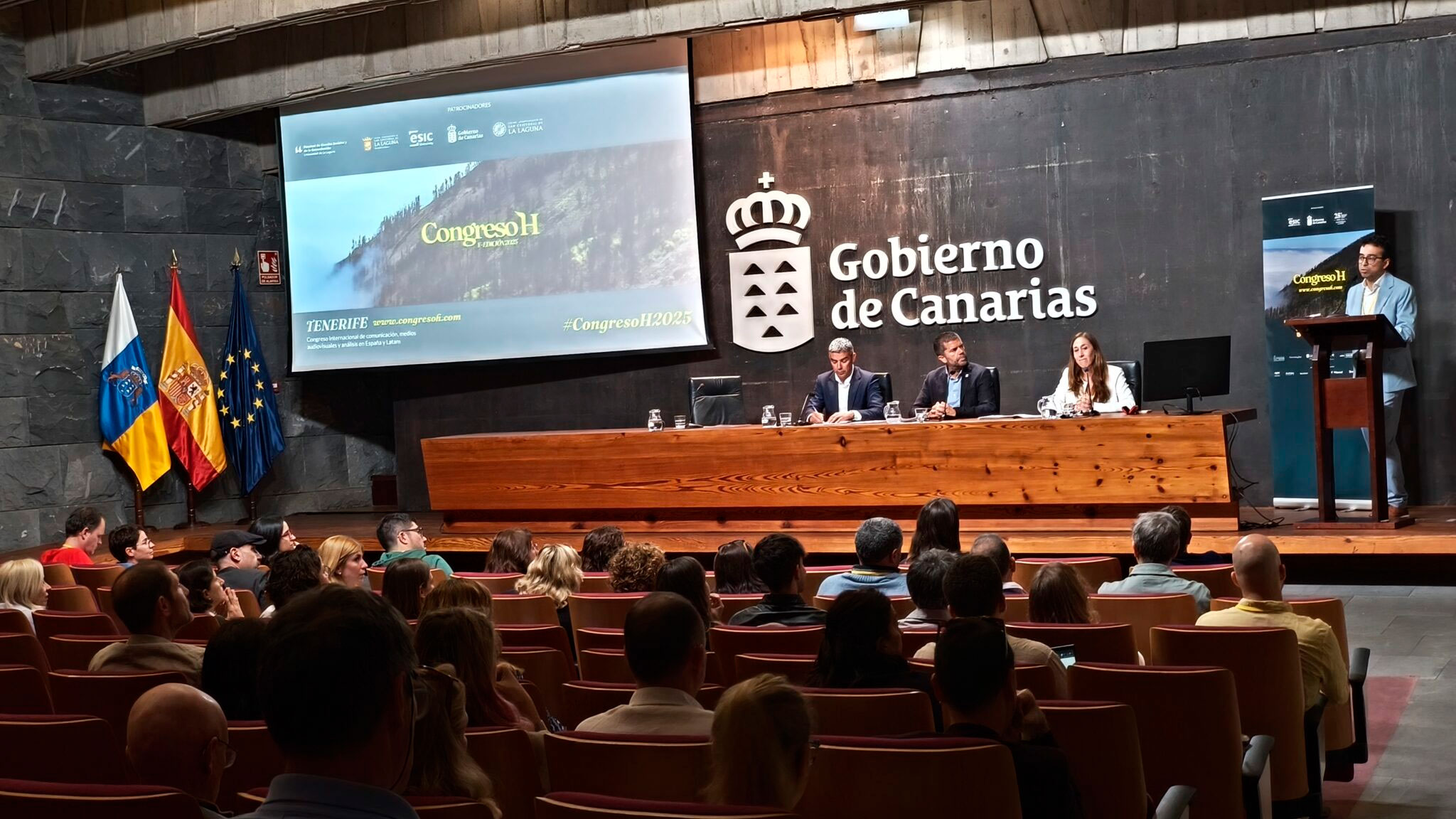 Salón de actos de la Presidencia del Gobierno de Canarias en Santa Cruz de Tenerife, una de las sedes del 5.º Congreso H. (Sofía Carballo / PULL)