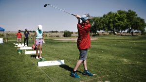 Joven jugador de golf.