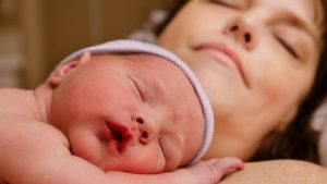 Una madre y su bebé recién nacido