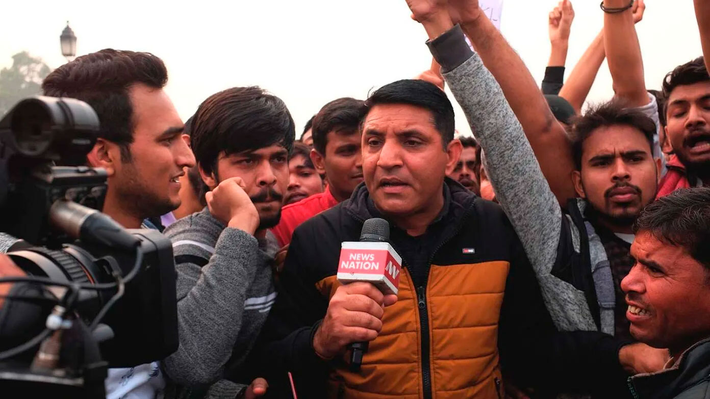 Periodista cubre una protesta.