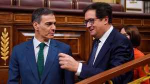 El presidente del Gobierno, Pedro Sánchez, junto al ministro de Transformación Digital, Óscar López