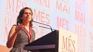 Jodi Kandor en la conferencia inaugural del VII Congreso de Periodistas de Cataluña. (Jordi Salinas / Colegio Periodistas Catalunya)