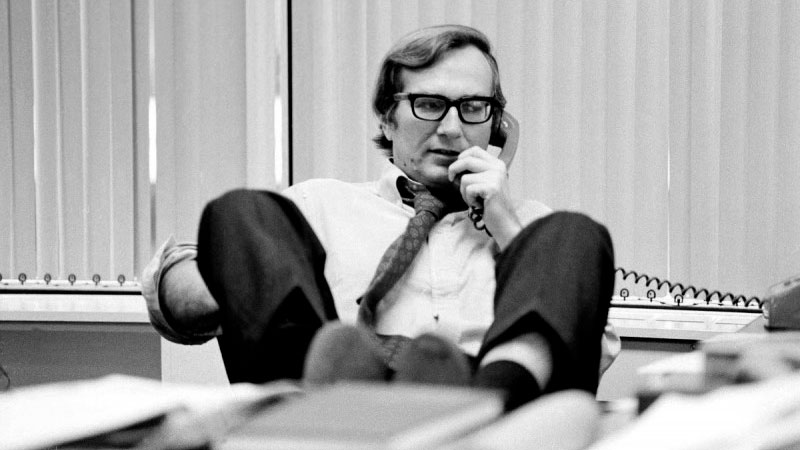 Seymour Hersh en la oficina de ‘The New York Times’ en Washington en 1975. (Netflix)