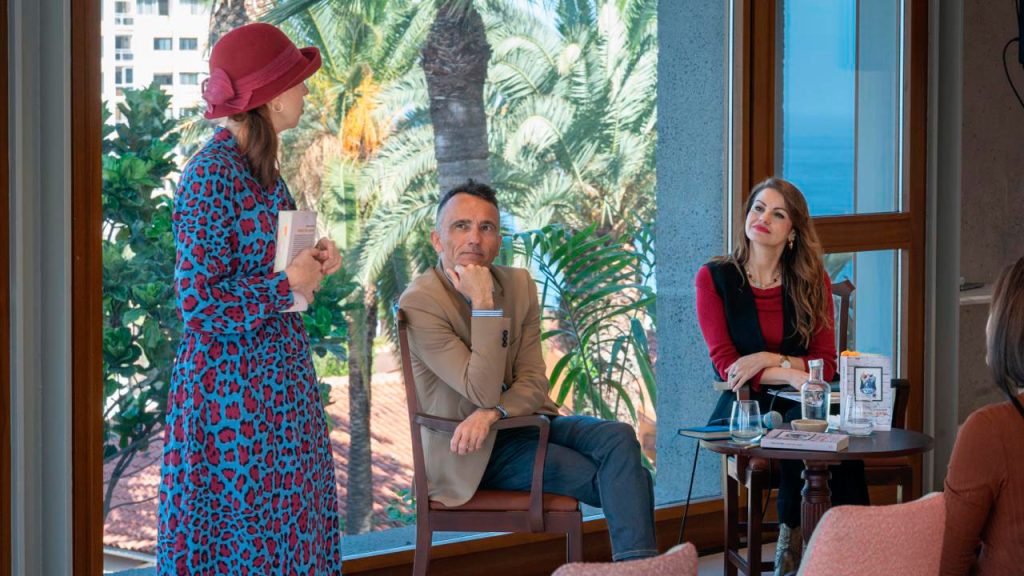 Elena Bellsabat, Carlos Cruz y Raquel Toste. (Iago Gallego)
