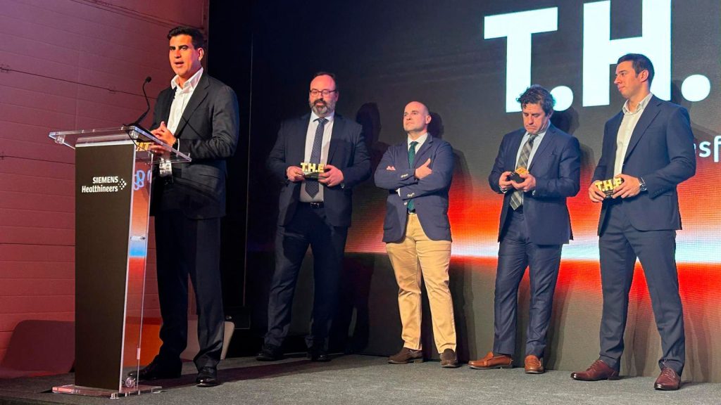 Óscar Elices interviene tras recoger el premio.