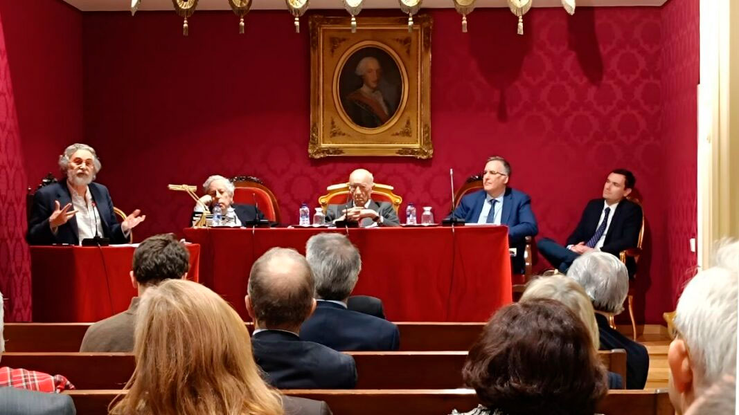 Debate en la RAE