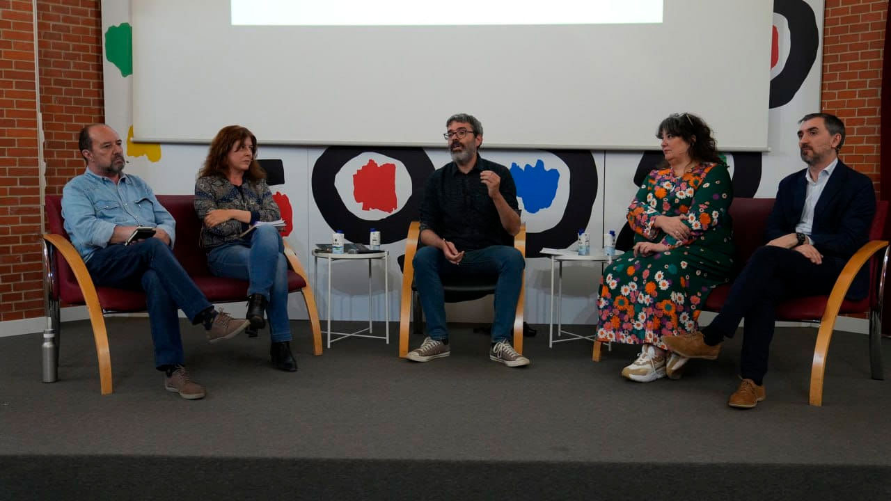 Desde la izquierda, Jesús Maraña, Magda Bandera, Pablo Elorduy, Virginia Alonso e Ignacio Escolar.