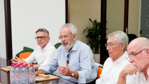 Representantes del grupo de Conocimiento Turístico y Hotelero Calinico en una reunión con la Universidad de La Laguna.