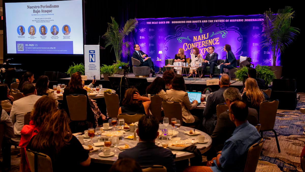 Jan Martínez Ahrens, Mari Torres, Ginger Thompson, Alfredo Corchado y Paola Ramos en la mesa ‘Nuestro periodismo bajo ataque’ en Nueva Orleans.