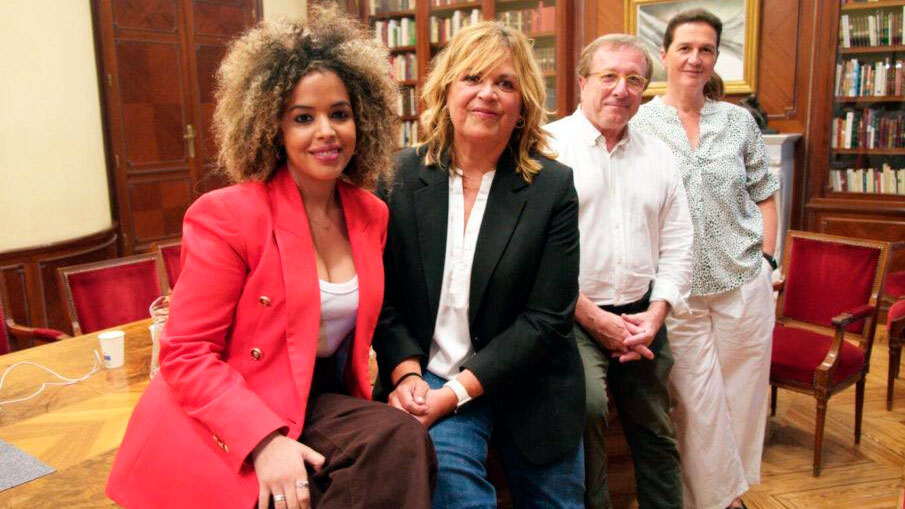 Edith Rodríguez Cachera (2i) junto a directivos de RSF España.