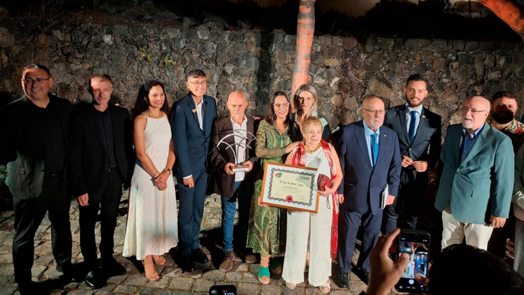 Entrega del Drago de Honor a la Plataforma Cívica SOS Salvar la Playa.